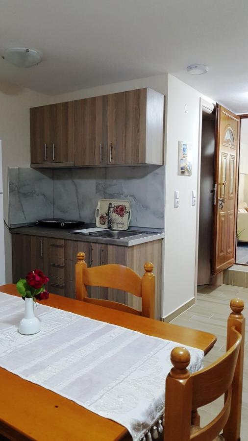 Fyllou Apartment อัสโปรวาลตา ภายนอก รูปภาพ