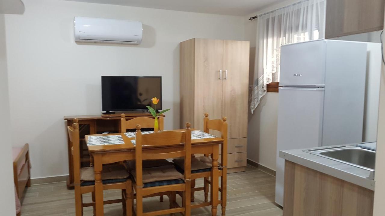 Fyllou Apartment อัสโปรวาลตา ภายนอก รูปภาพ