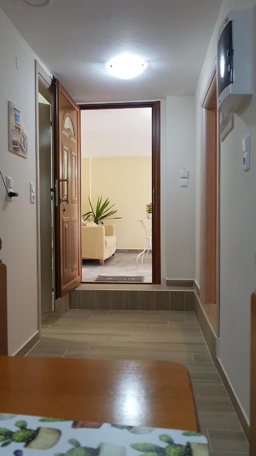 Fyllou Apartment อัสโปรวาลตา ภายนอก รูปภาพ