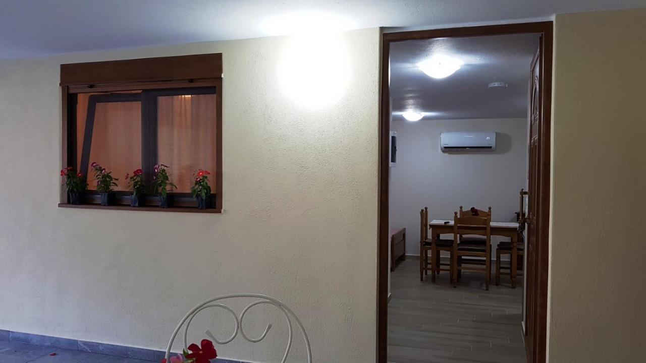 Fyllou Apartment อัสโปรวาลตา ภายนอก รูปภาพ
